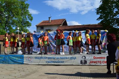 Пролетен концерт "Празнична въртележка" - Общински център за работа с деца - Стамболийски